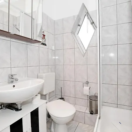 Doberaner Strasse 15 02 Daire *