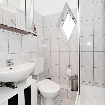 Doberaner Strasse 15 02 *